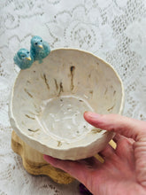 Load image into Gallery viewer, Bird Pinch Pot
